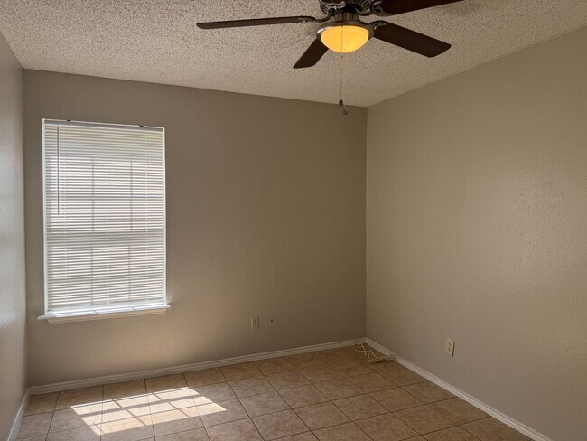Building Photo - 2 Bedroom Duplex