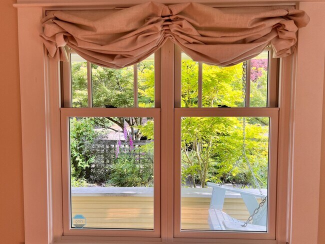 Building Photo - Gorgeous, Executive Living in Beautiful Ma...