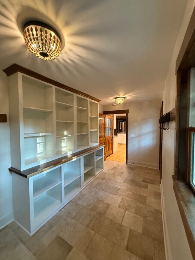 Building Photo - 233 Ranchwood Trail