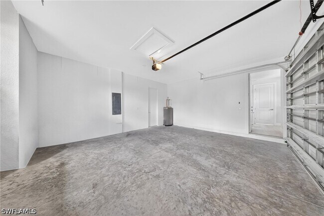 Building Photo - 1206 Moore Ave