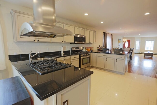 Building Photo - 443 Wilfred Terrace