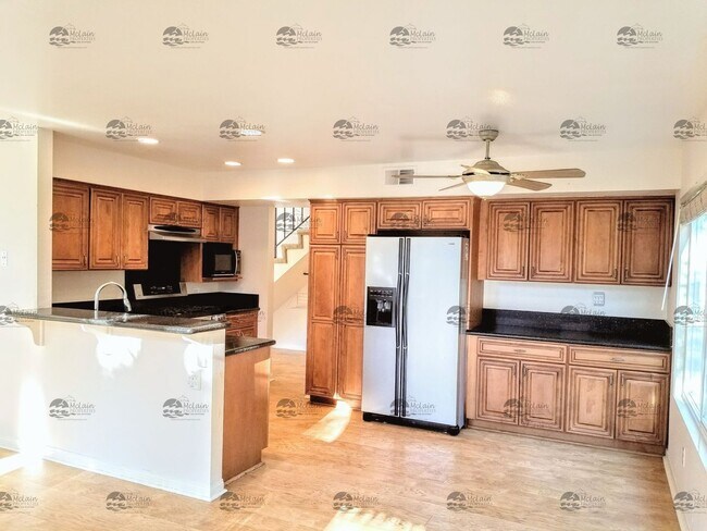 Building Photo - 3 Bedroom, 2.5 Bathroom in Rancho Del Oro!