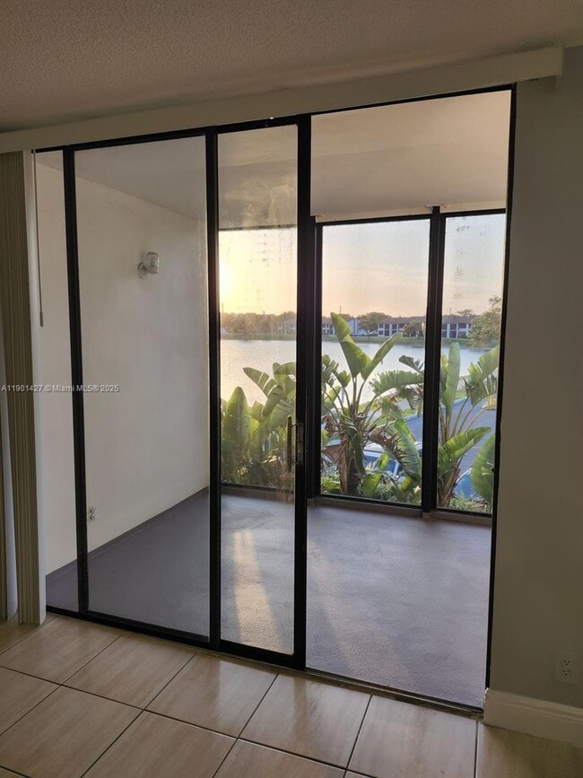 Building Photo - 212 Lake Pointe Dr