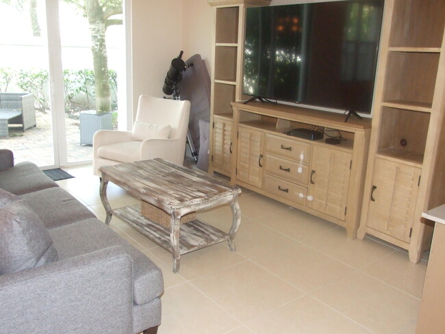 Building Photo - 1000 U.S. Rte 1