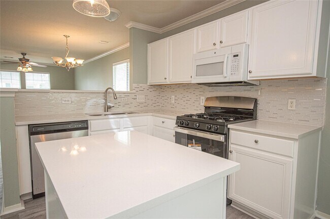 Building Photo - 21030 Alden's Oak