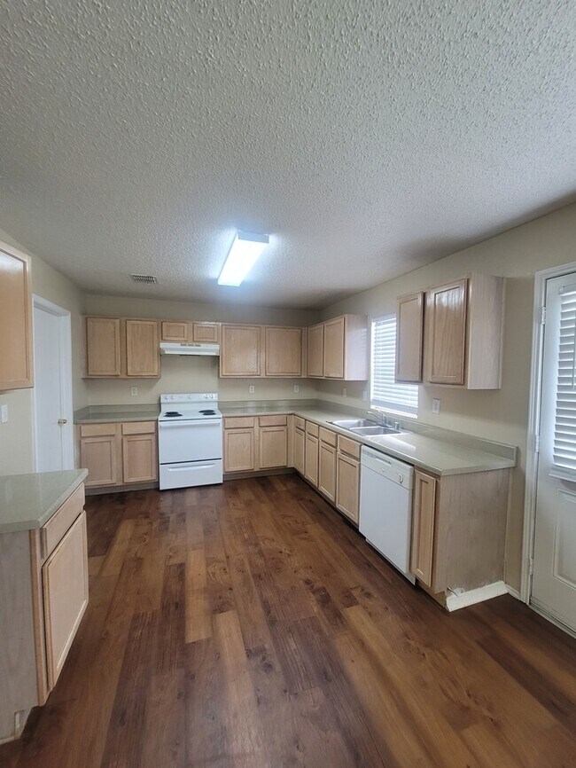 Building Photo - Stunning 4/2.5 home in Fort Worth