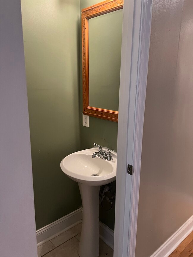 Powder room - 870 Carroll St