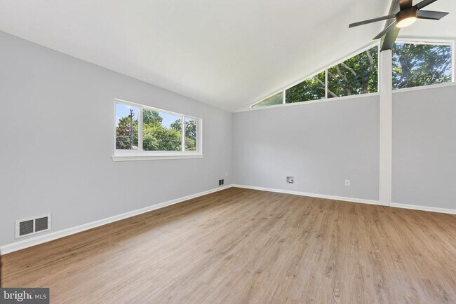 Building Photo - 8110 Springfield Village Dr