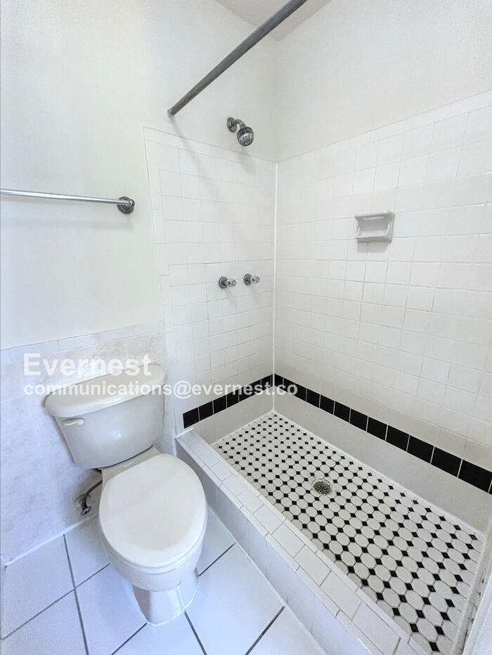 Building Photo - 1382 Ironwood St