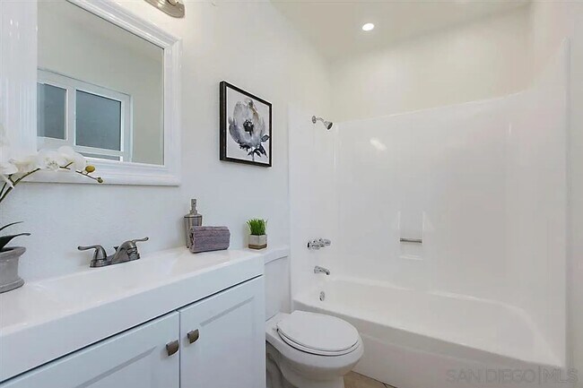 Building Photo - Welcome to your future home! Beautiful 3-bedroom, 2-bathroom house - Don't Miss out