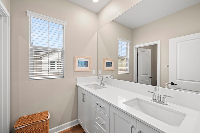 Building Photo - 10205 Athena Ct