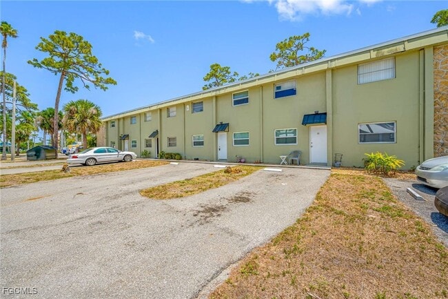 Building Photo - 1852 Golf View Ave