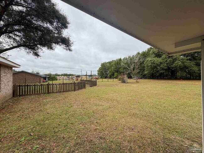 Building Photo - 420 E 10 Mile Rd