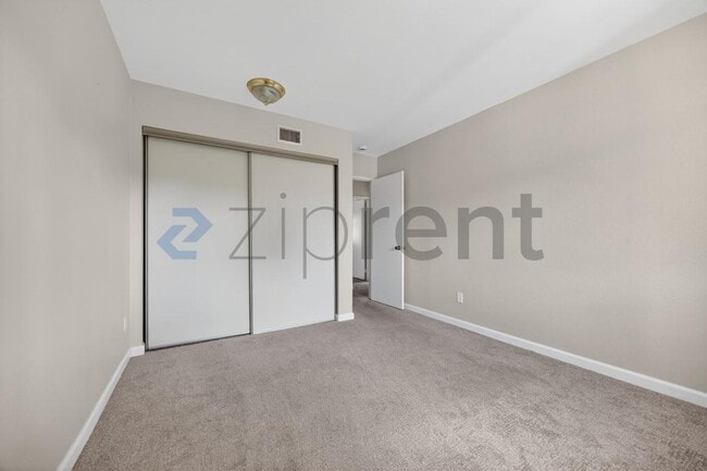 Building Photo - 13333 Rollin Glen Rd