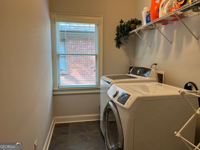 Building Photo - 7955 Magnolia Square