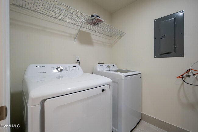 Building Photo - 489 Grooms Rd