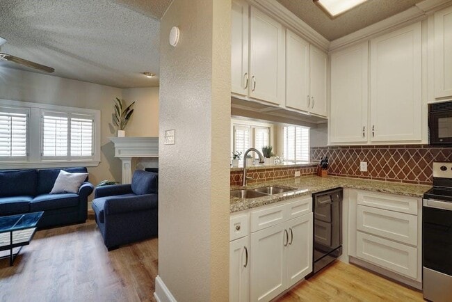 Building Photo - 3001 Cedar St