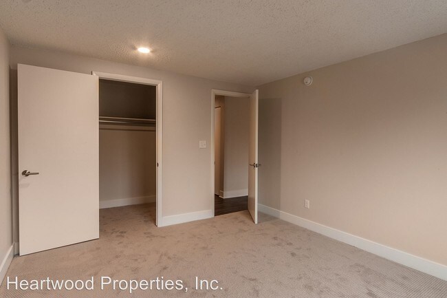 Building Photo - 2121 Canyon Blvd