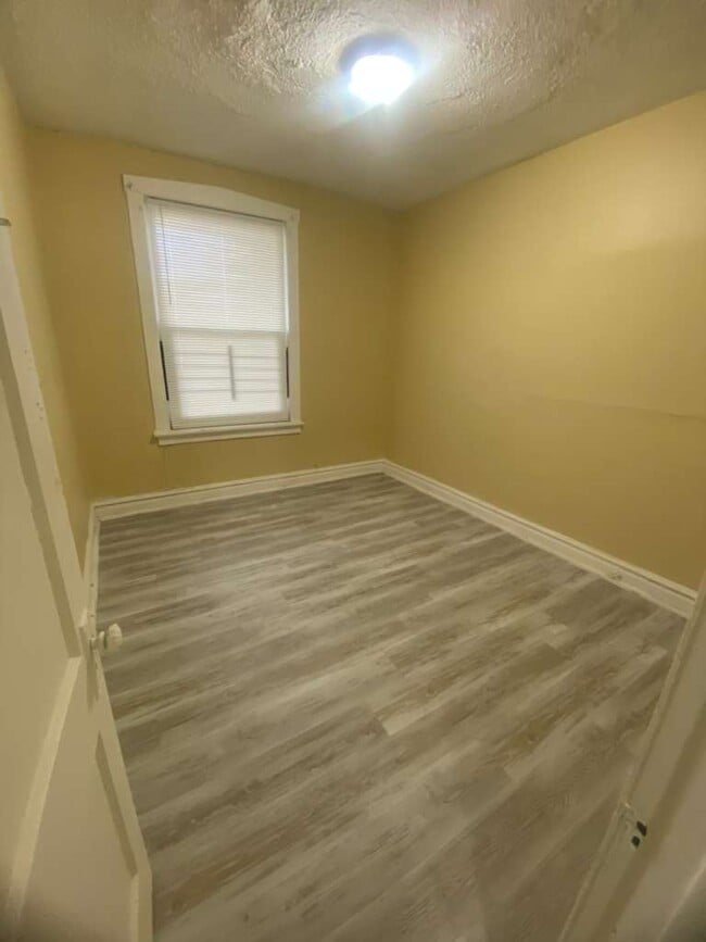 Building Photo - 5952 W Roosevelt Rd