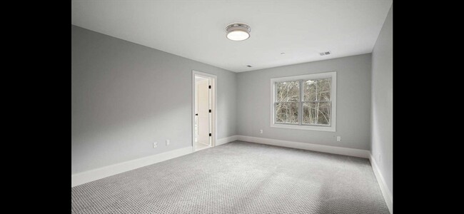 Building Photo - 10 Southfield Ln