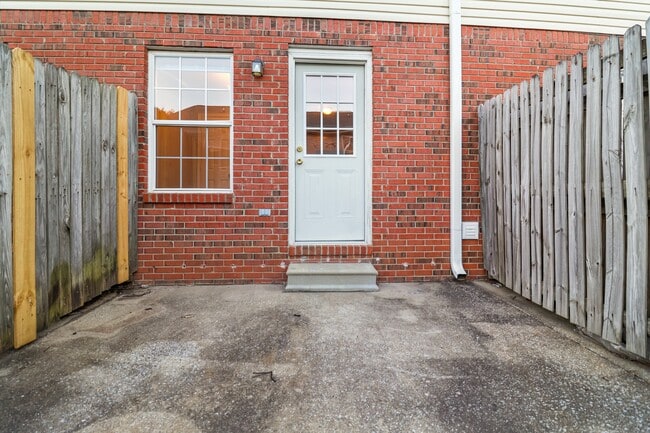 Building Photo - 284 Raleigh Dr