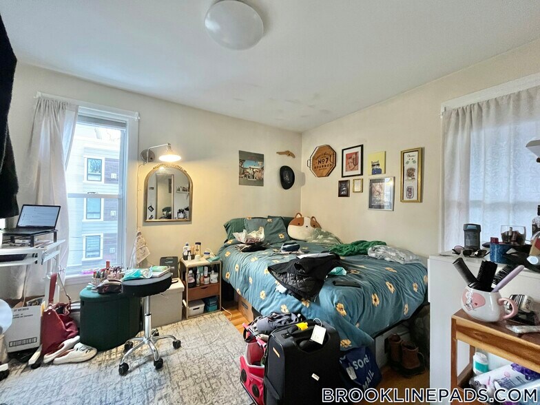 Building Photo - 11 Leverett St