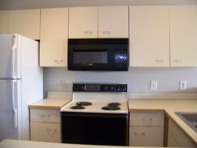 Building Photo - 6732 Willowbrook Dr