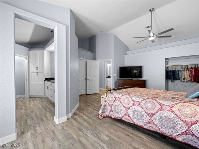 Building Photo - 4749 Califa Dr