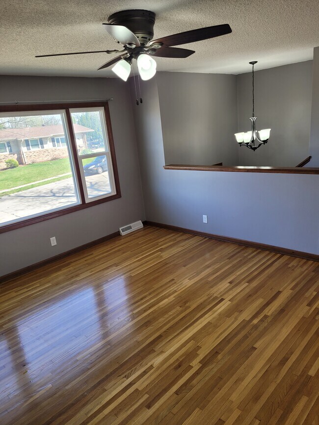 Building Photo - 4712 Western Ave