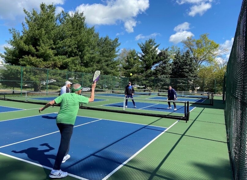 Building Photo - 655C Yale Way