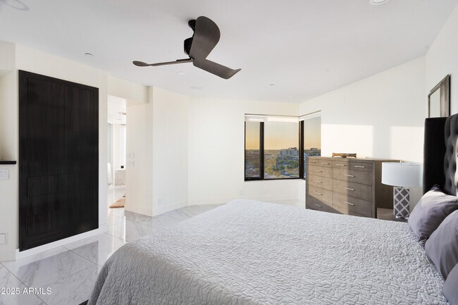 Building Photo - 1040 E Osborn Rd