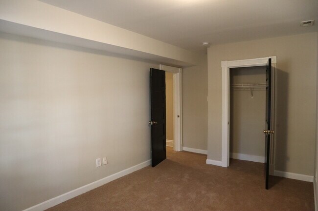 Building Photo - 2211 W Cary St