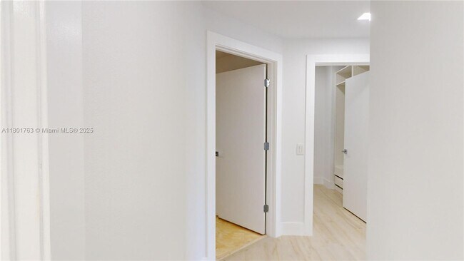 Building Photo - 21050 NE 38th Ave