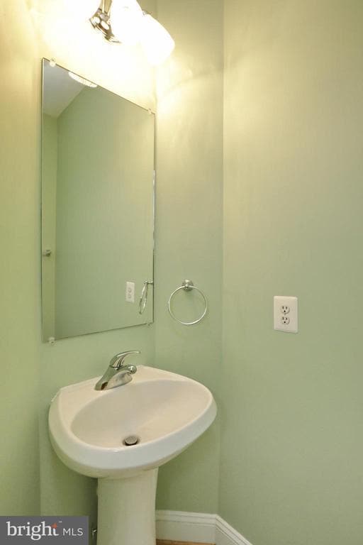 Building Photo - 1028 Llano Dr