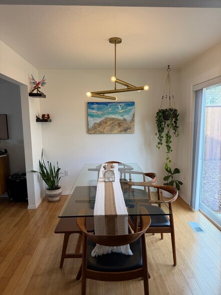 Dining room - 10421 SE Liebe St