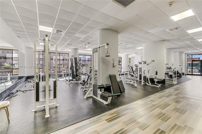 Building Photo - 1800 NE 114th St