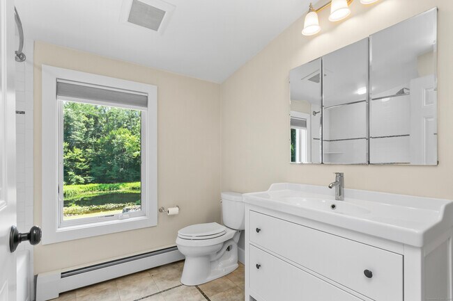 Building Photo - 328 Alma Dr