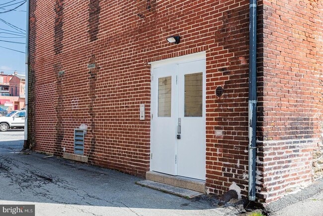 Building Photo - 235-237 Locust St