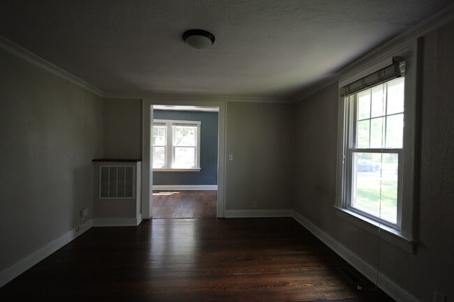 Building Photo - 18 Belle Plaine Ave