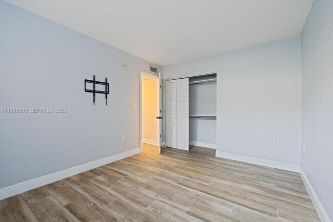 Building Photo - 14500 SW 88th Ave