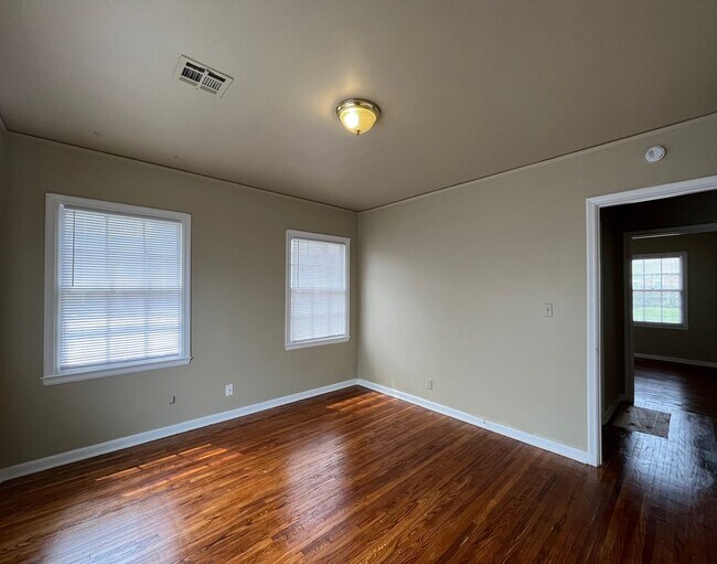 Building Photo - 1144 S Vandalia Ave