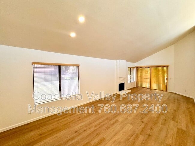 Building Photo - 41595 Navarre Ct