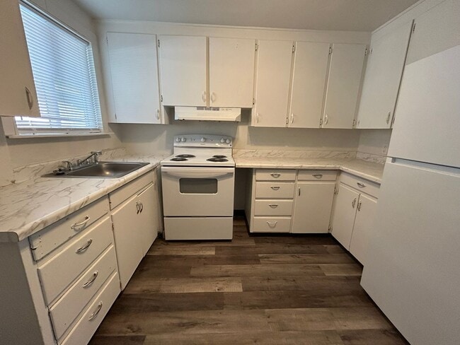 Building Photo - 928ru