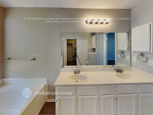 Building Photo - 4133 Scotland Dr