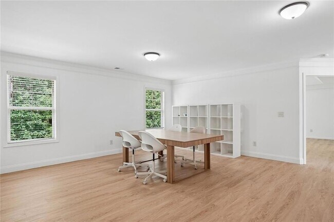 Building Photo - 5811 Kendrix Ridge Dr