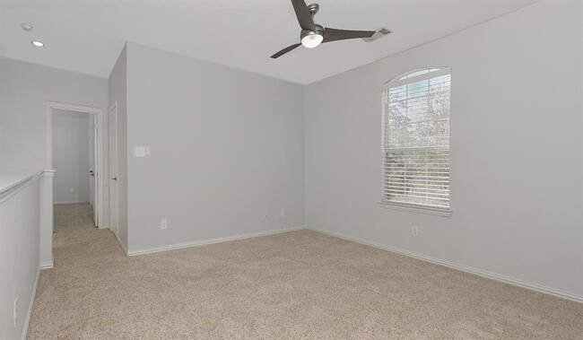Building Photo - 83 E French Oaks Cir