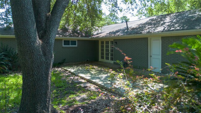 Building Photo - 5338 Creekbend Dr