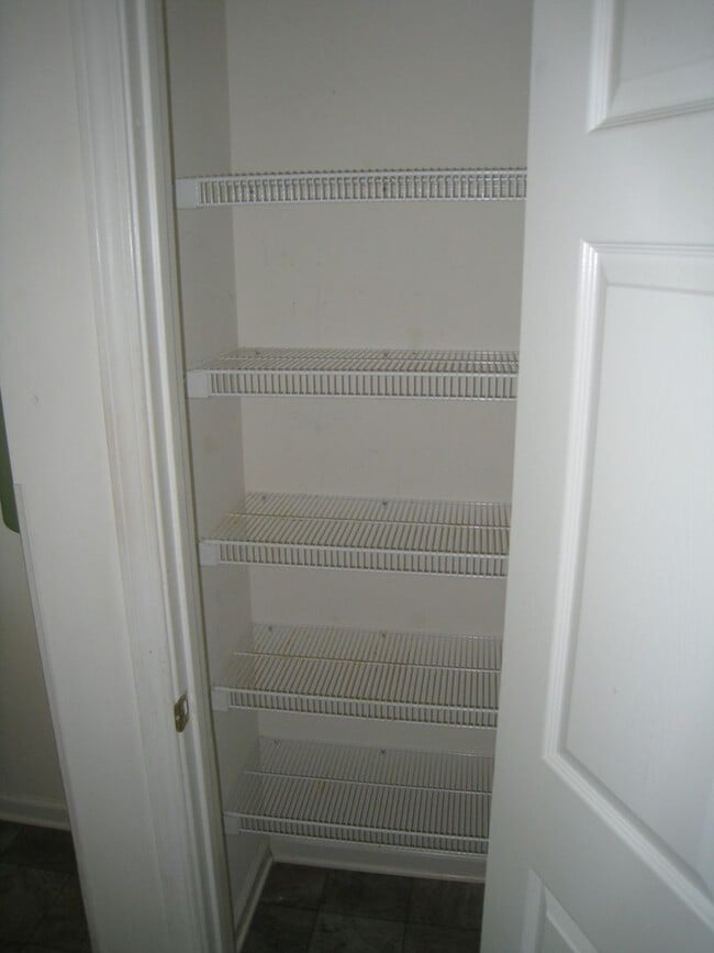 Building Photo - Cozy Condo