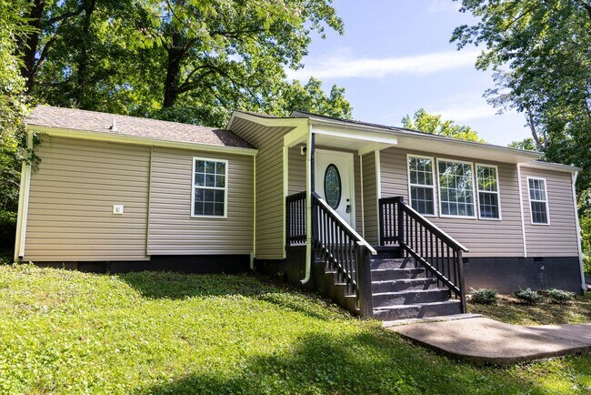 Primary Photo - Charming Three Bedroom Home with Natural P...