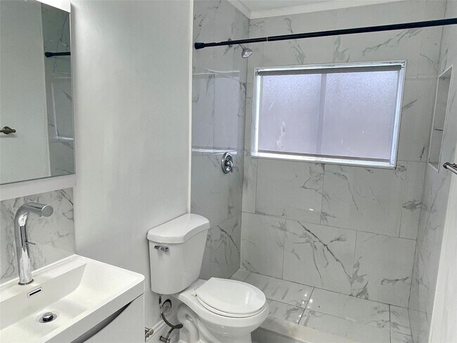 Building Photo - 10874 Royal Palm Blvd